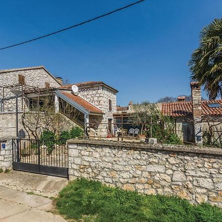 Cozy Apartment In Vrsar With Kitchen מראה חיצוני תמונה