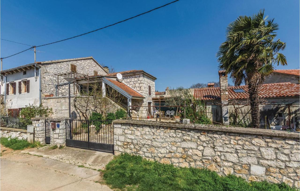 Cozy Apartment In Vrsar With Kitchen מראה חיצוני תמונה