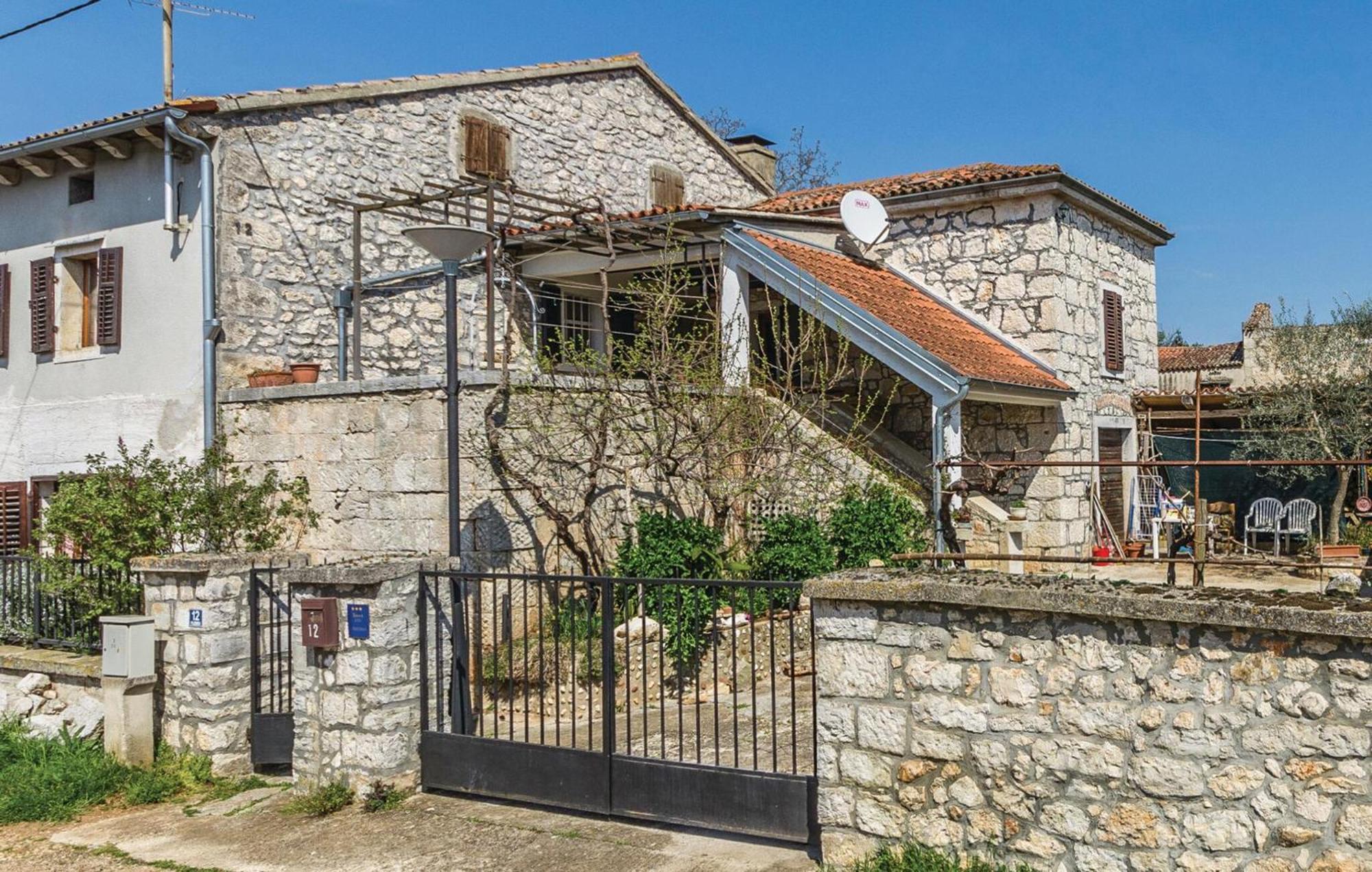 Cozy Apartment In Vrsar With Kitchen מראה חיצוני תמונה