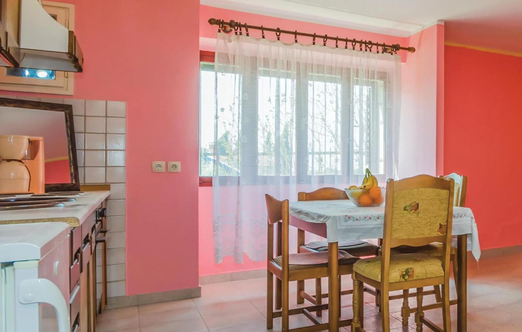 Cozy Apartment In Vrsar With Kitchen מראה חיצוני תמונה