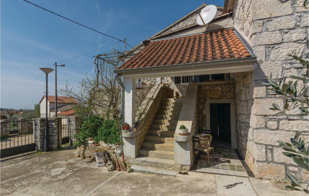 Cozy Apartment In Vrsar With Kitchen מראה חיצוני תמונה
